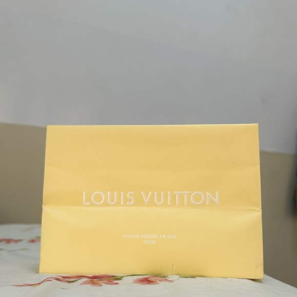 Brand new Louis Vuitton belt just purchased!!!! Never worn absolutely new! - Picture 8 of 8